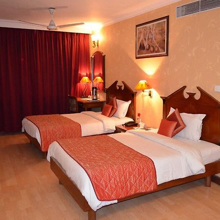 Hotel Grand Sartaj New Delhi Ngoại thất bức ảnh