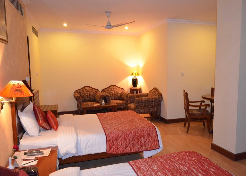 Hotel Grand Sartaj New Delhi Ngoại thất bức ảnh
